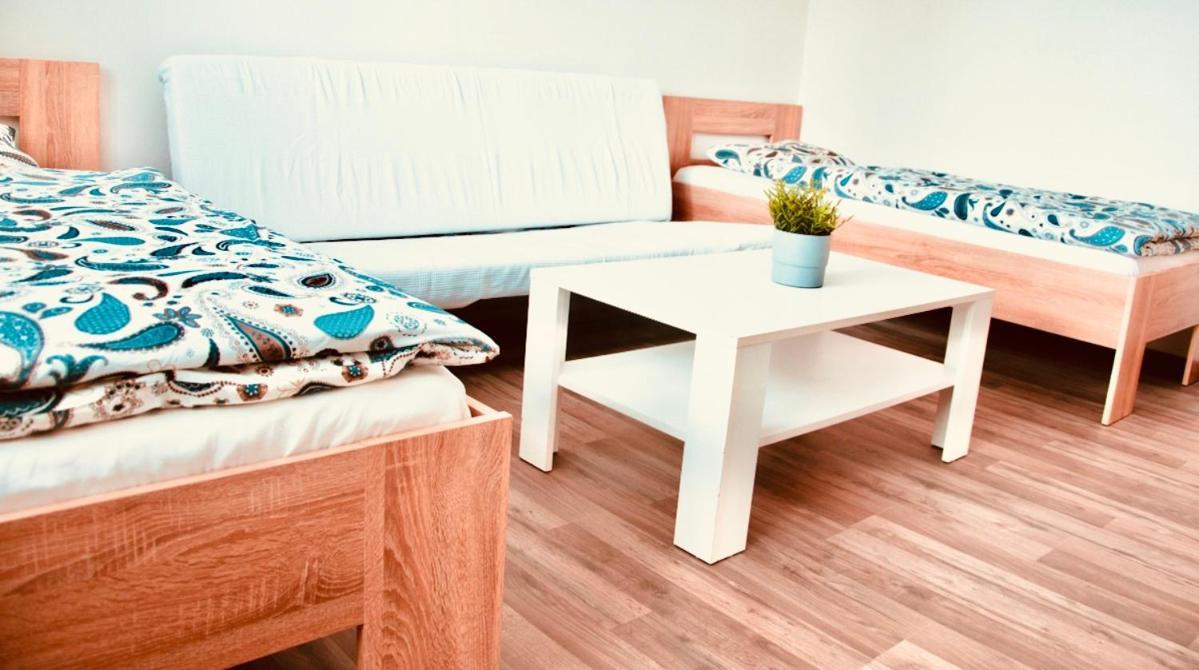 Zarohem 2 Bedrooms Apartment In Center With Balcony برنو المظهر الخارجي الصورة